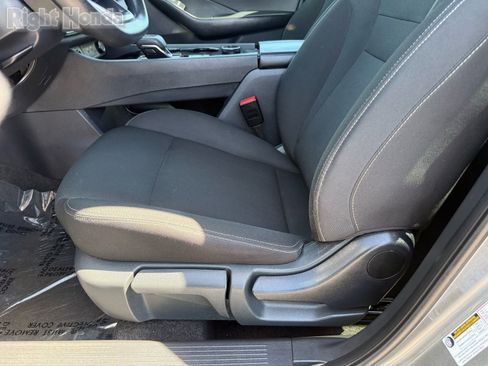 Used 2024 Nissan Rogue S image 14