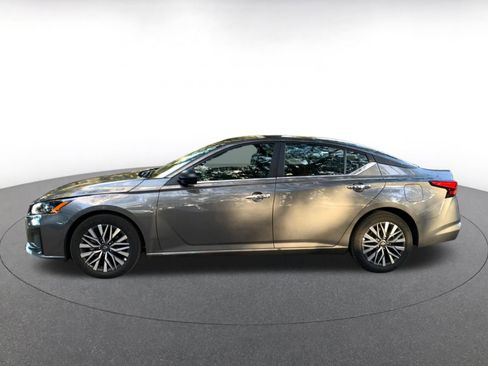 Used 2025 Nissan Altima 2.5 SV image 4