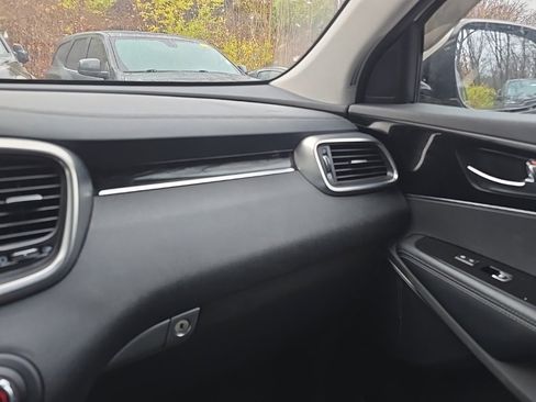 Used 2018 Kia Sorento SX image 22