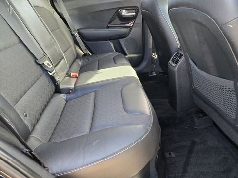 Certified 2017 Kia Niro EX image 15