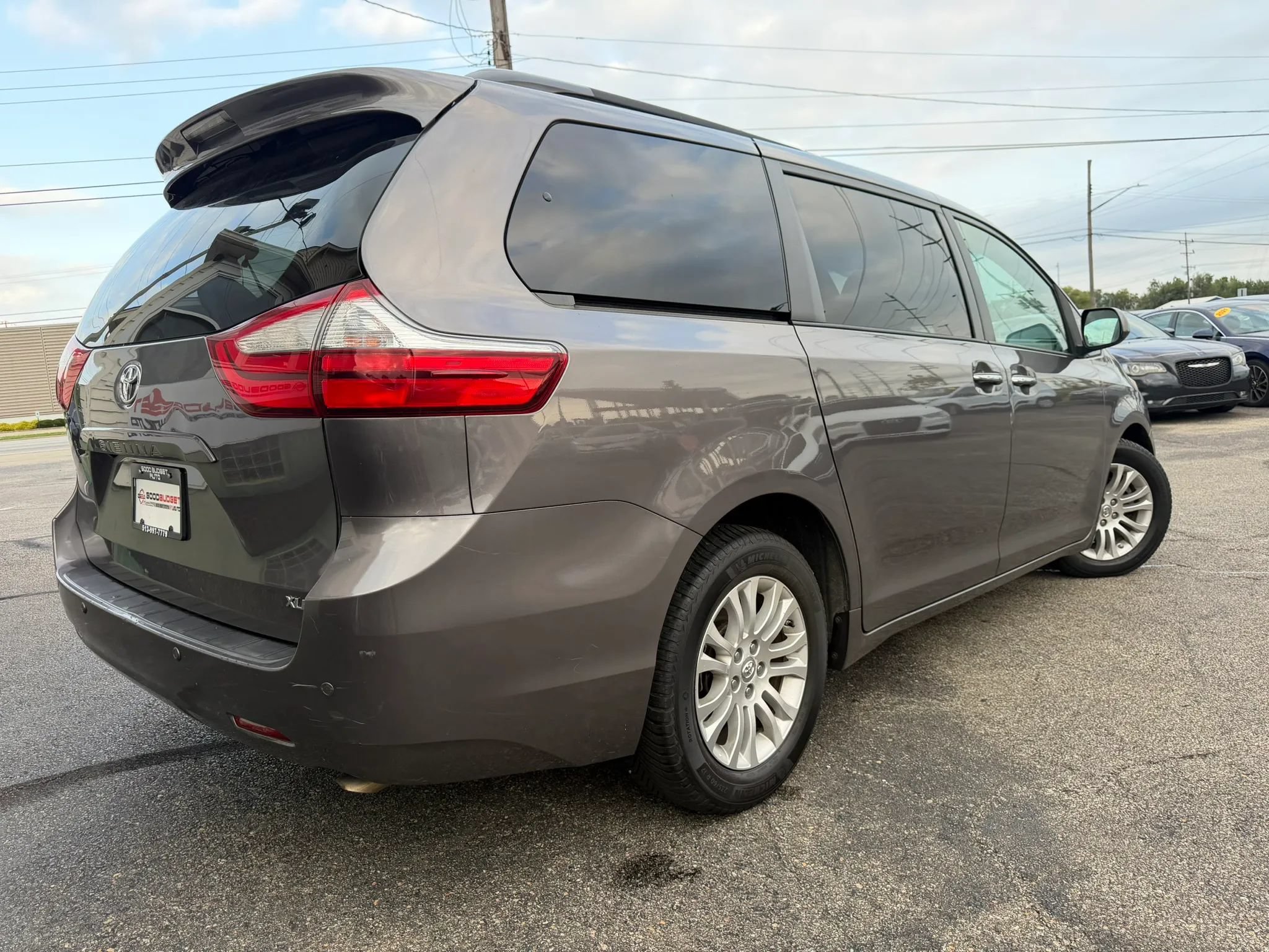 Used 2017 Toyota Sienna XLE Premium FWD image 23