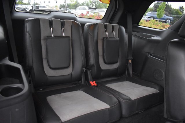 Used 2017 Ford Explorer XLT w/ Equipment Group 202A AWD/4WD image 15