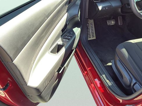 Certified 2025 Hyundai Elantra Sport image 10