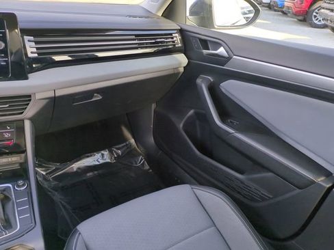 Used 2025 Volkswagen Jetta SE image 19