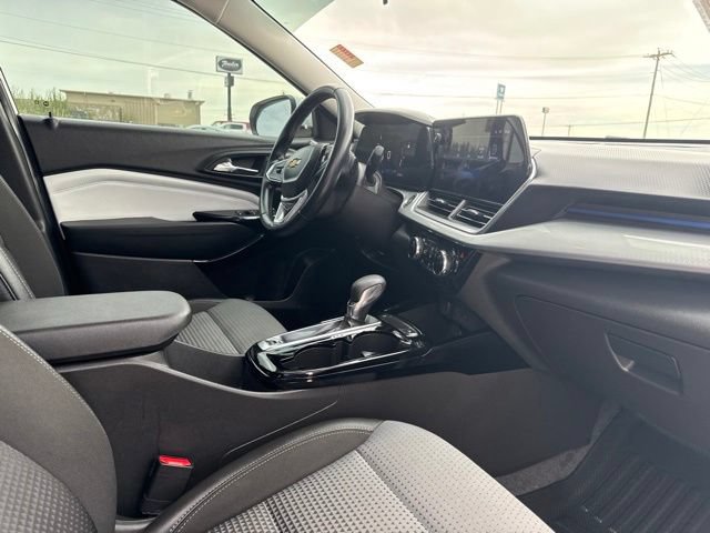 Used 2024 Chevrolet Trax LT w/ Driver Confidence Package FWD image 18