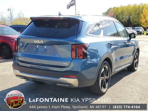 Certified 2025 Kia Sorento SX Prestige image 4