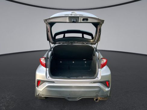 Used 2018 Toyota C-HR XLE FWD image 28