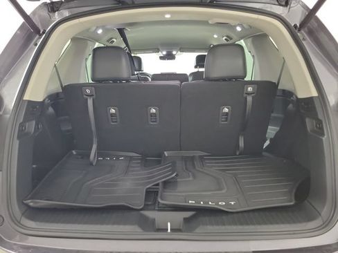 Used 2025 Honda Pilot EX-L image 10