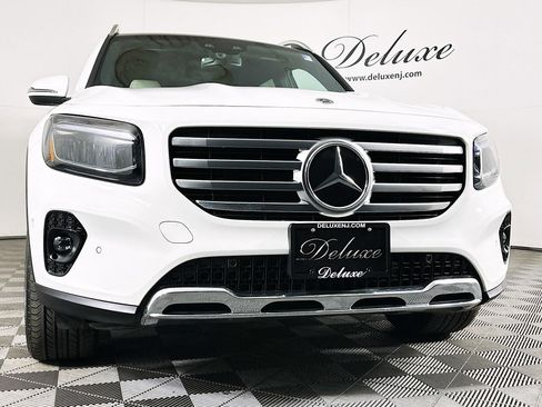 Used 2024 Mercedes-Benz GLB 250 4MATIC w/ Driver Assistance Package image 32