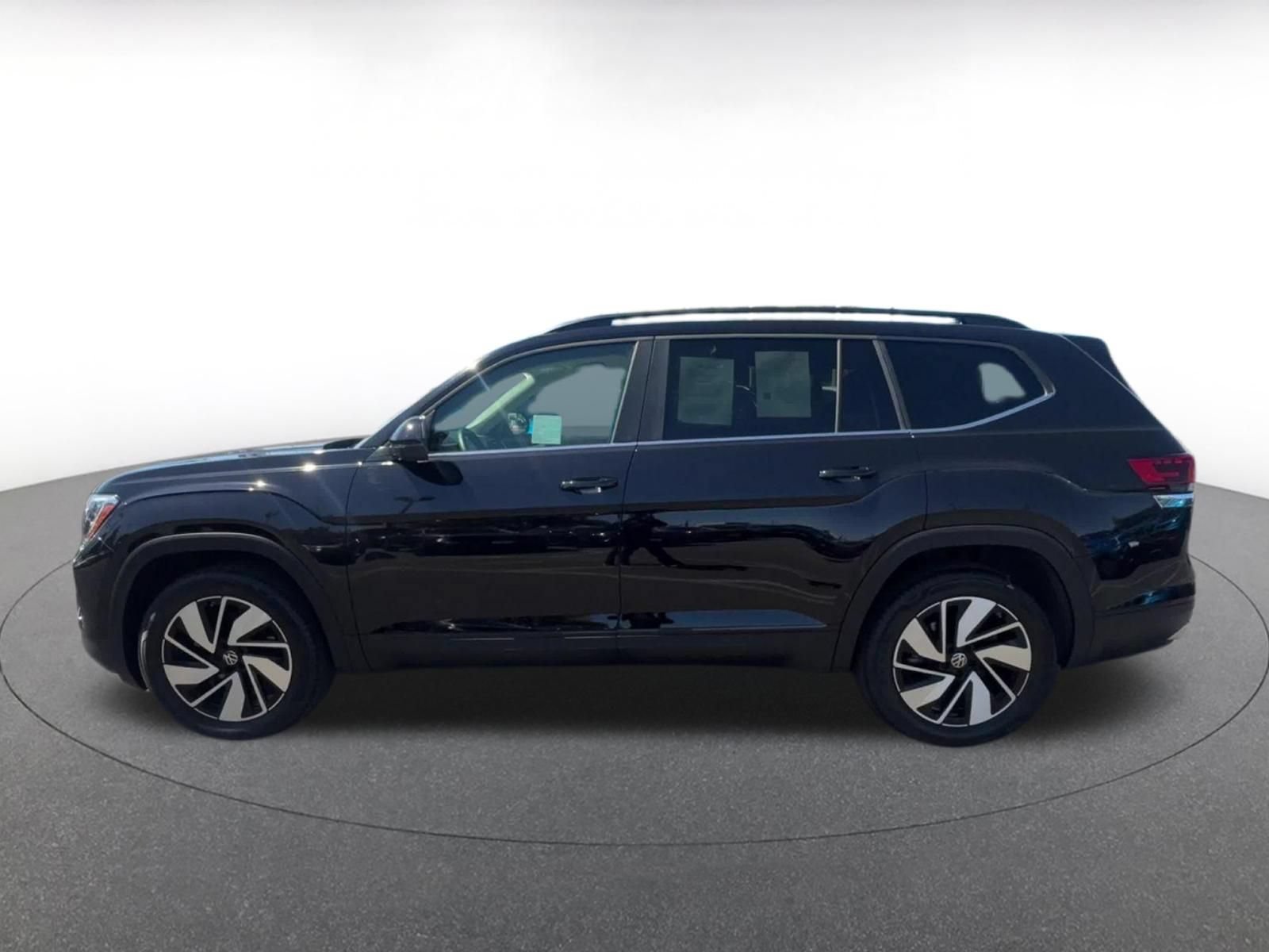 Used 2026 Volkswagen Atlas SE FWD image 8
