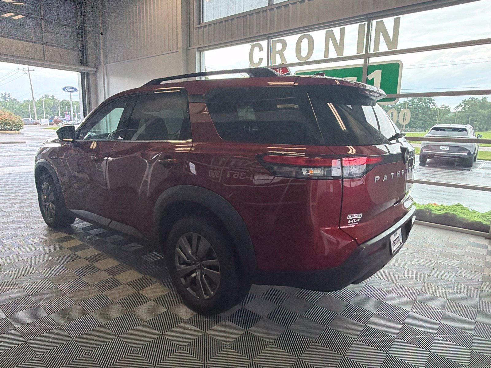 Used 2025 Nissan Pathfinder SV AWD/4WD image 4