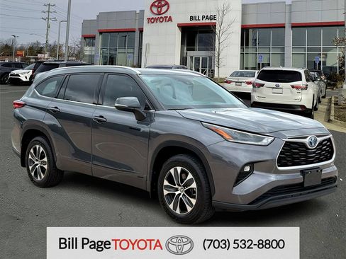 Used 2021 Toyota Highlander XLE AWD/4WD image 1
