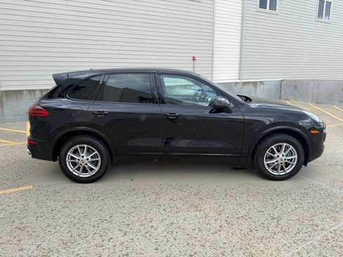 Used 2017 Porsche Cayenne AWD/4WD image 2