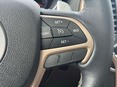 Used 2017 Jeep Grand Cherokee Overland AWD/4WD image 21