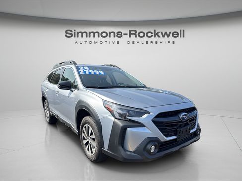 Used 2025 Subaru Outback Premium AWD/4WD image 6