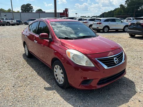 Used 2014 Nissan Versa SV FWD image 6