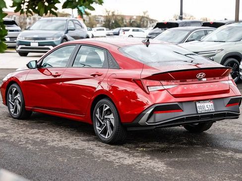 Used 2025 Hyundai Elantra Sport image 5