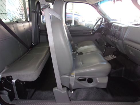 Used 2004 Ford F250 2WD SuperCab Super Duty image 26