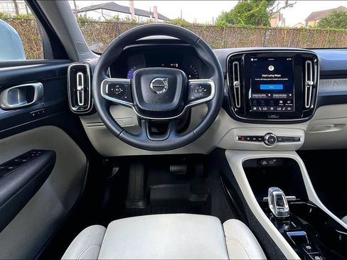 Used 2024 Volvo XC40 B5 Plus w/ Protection Package Premier AWD/4WD image 7