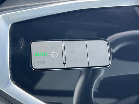 Used 2019 Audi Q3 2.0T Premium w/ Convenience Package AWD/4WD image 30