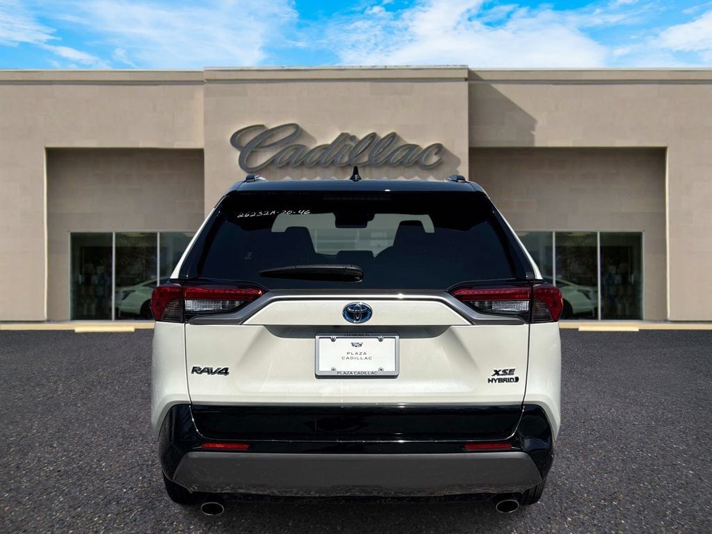 Used 2020 Toyota RAV4 XSE w/ XSE Grade Weather Package AWD/4WD image 4