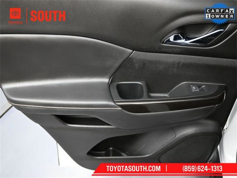 Used 2022 GMC Acadia AT4 w/ Technology Package image 24