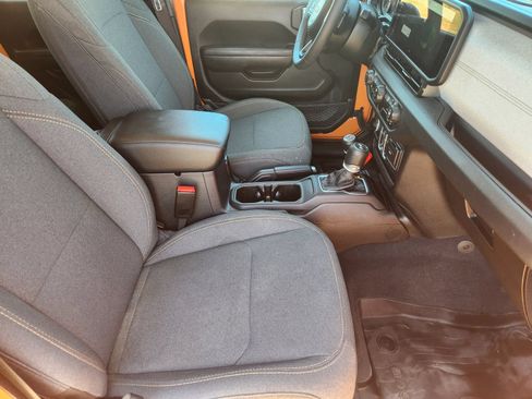Used 2025 Jeep Wrangler Unlimited Sport AWD/4WD image 17