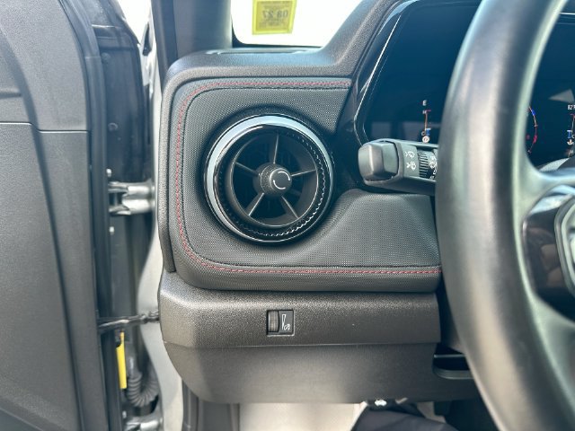 Used 2023 Chevrolet Colorado Z71 AWD/4WD image 28
