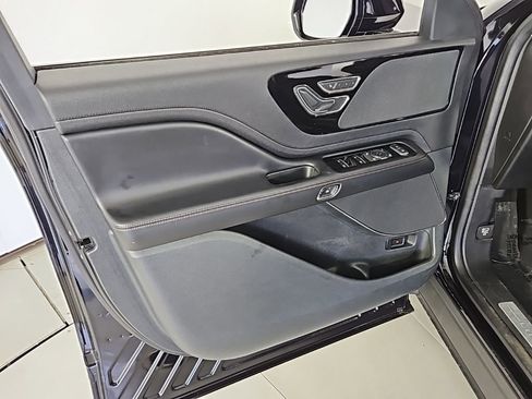 Used 2023 Lincoln Aviator AWD w/ Premium Package image 11