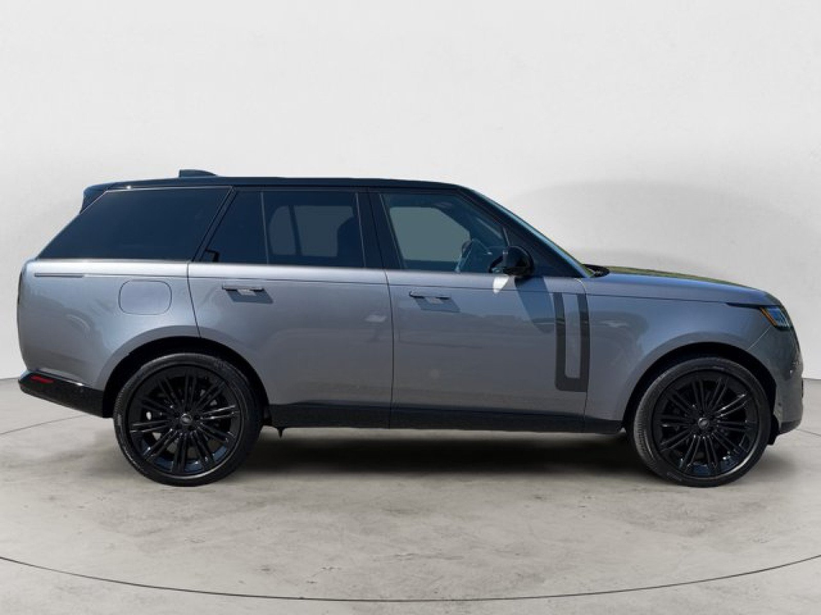 Certified 2025 Land Rover Range Rover SE AWD/4WD image 3