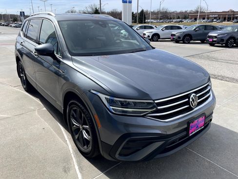 Used 2022 Volkswagen Tiguan SE image 4