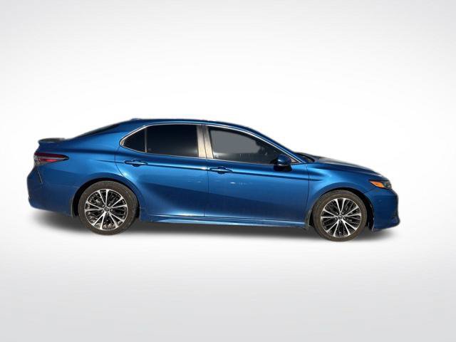 Used 2019 Toyota Camry SE w/ Convenience Package FWD image 4
