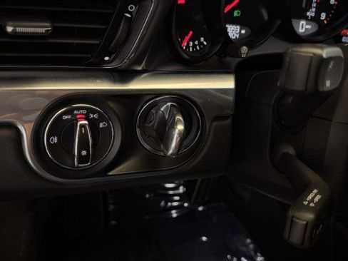 Used 2014 Porsche 911 Carrera 4S image 11