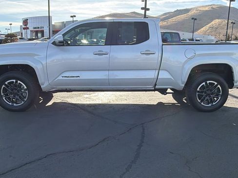 Used 2024 Toyota Tacoma TRD Sport image 6