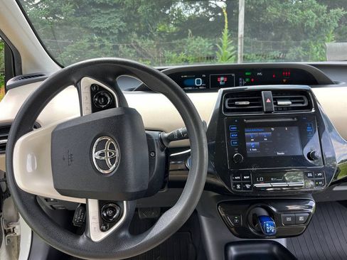 Used 2017 Toyota Prius Two FWD image 7