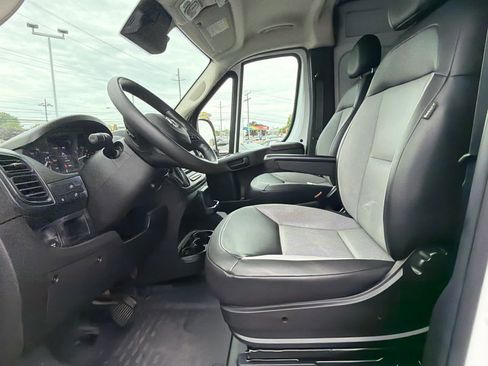 Used 2024 RAM ProMaster 2500 w/ Convenience Group FWD image 8