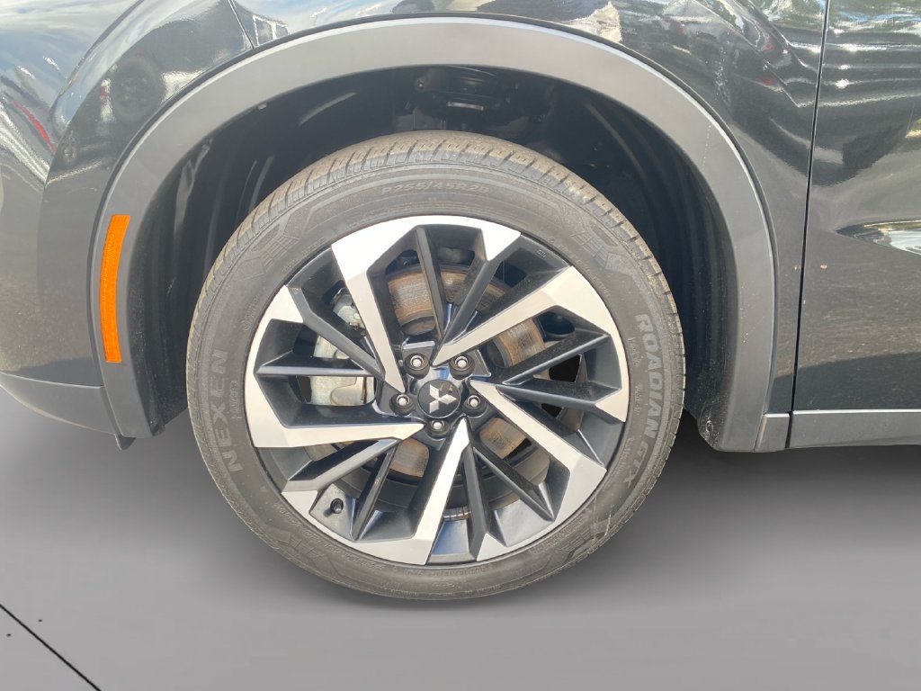 Used 2024 Mitsubishi Outlander SE Black Edition FWD image 28