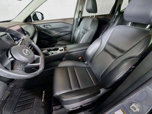 Used 2023 Nissan Rogue SV AWD/4WD image 2