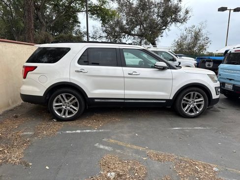 Used 2016 Ford Explorer Limited w/ Equipment Group 301A FWD image 3