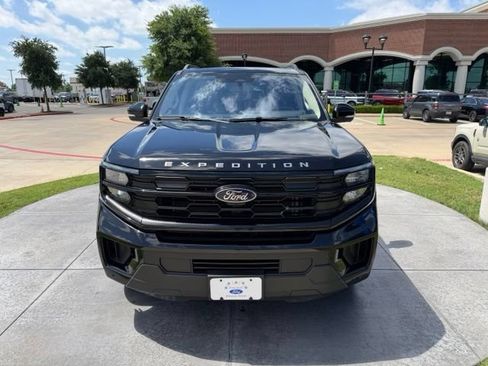 Used 2025 Ford Expedition Active RWD image 2