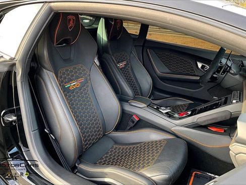 Used 2020 Lamborghini Huracan EVO image 9