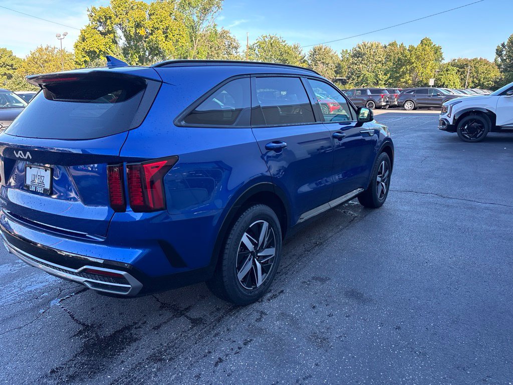 Used 2023 Kia Sorento S w/ Panoramic Sunroof Package FWD image 3