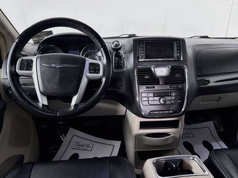 Used 2016 Chrysler Town & Country Touring FWD image 21