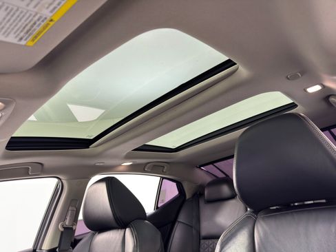 Used 2018 Nissan Maxima Platinum image 11