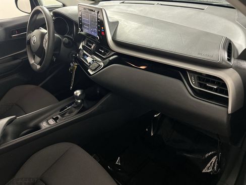 Used 2020 Toyota C-HR LE FWD image 27