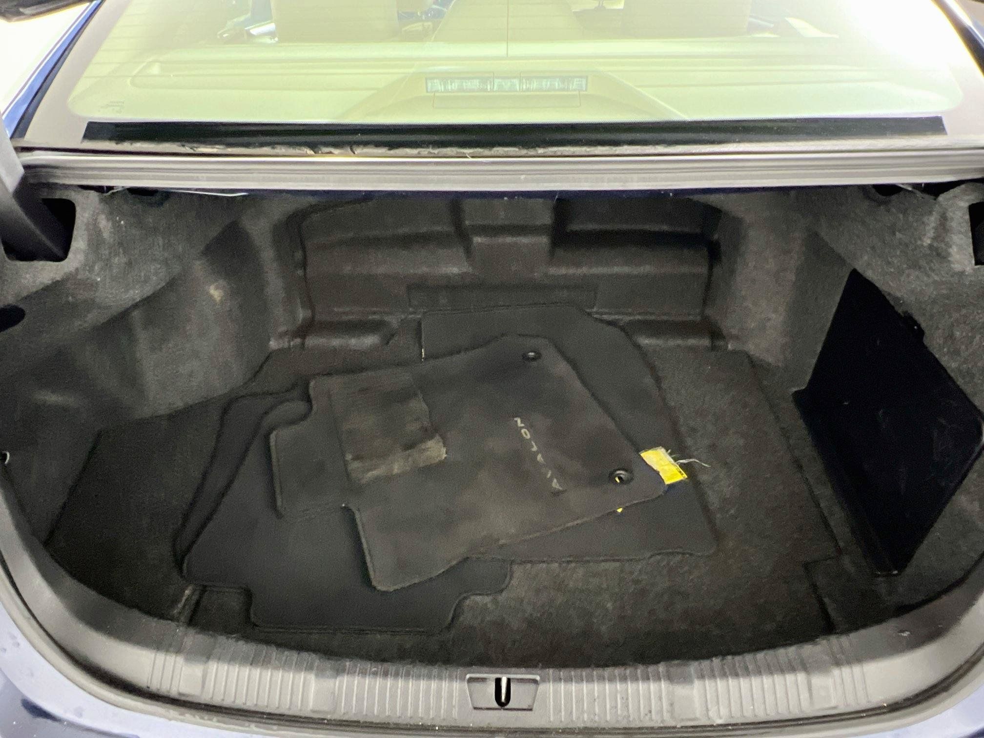 Used 2018 Toyota Avalon Limited FWD image 34