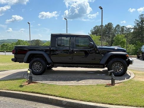 New 2026 Jeep Gladiator Sport AWD/4WD image 8