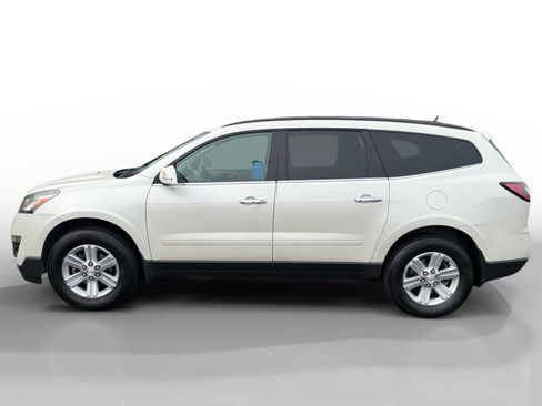 Used 2013 Chevrolet Traverse LT image 2