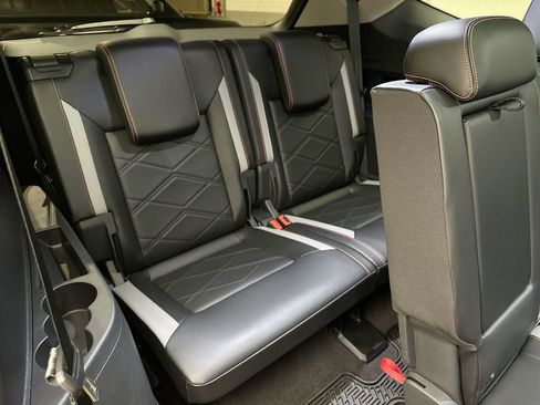 Used 2024 Volkswagen Atlas Peak Edition SE AWD/4WD image 20