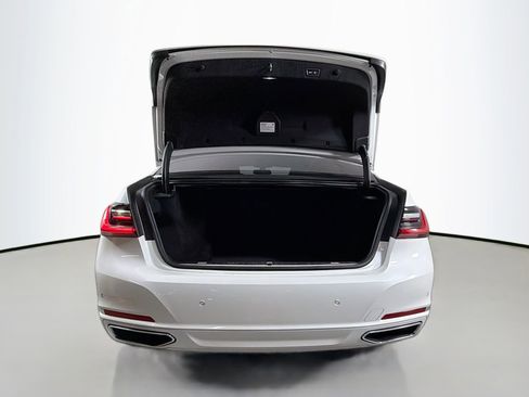 Used 2022 BMW 740i image 28